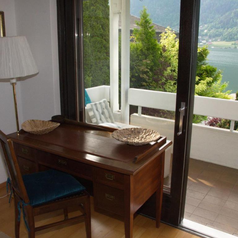 Gästehaus Härb - Doppelzimmer mit Seeblick und Gemeinschafts-WC - 4