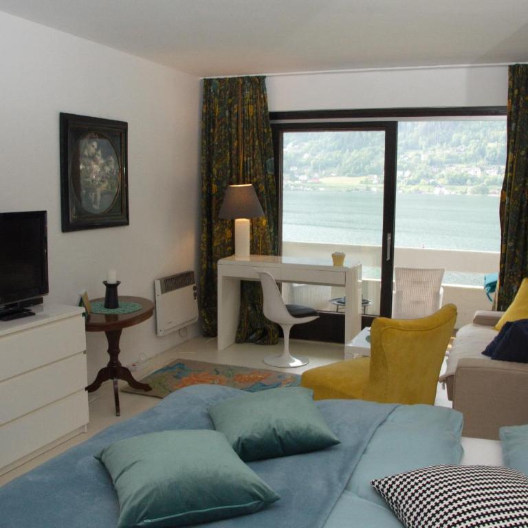 Gästehaus Härb - Doppelzimmer mit Seeblick und externem Bad - 2