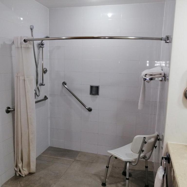 Holiday Inn Express Mexico Reforma by IHG - Habitación Doble Estándar con cama grande - adaptada para personas de movilidad reducida - 2