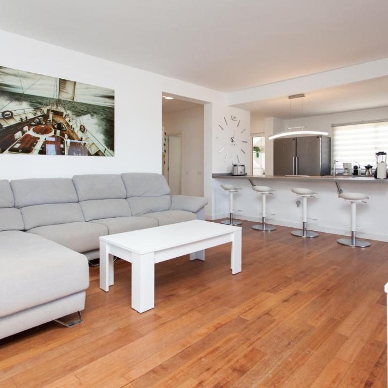 Luxury Villa Nieve - Three-Bedroom Villa - 10