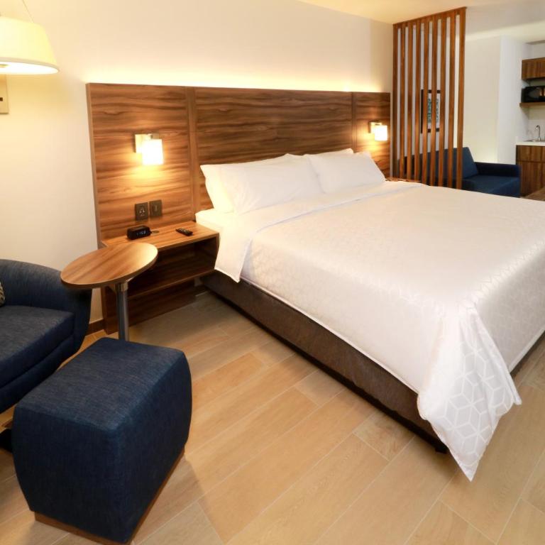 Holiday Inn Express & Suites - Playa del Carmen by IHG - King Suite - 6