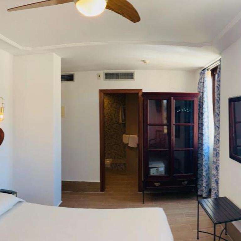 Hotel Don Miguel - Habitación Doble con balcón y vistas a la ciudad - 1 o 2 camas - 8