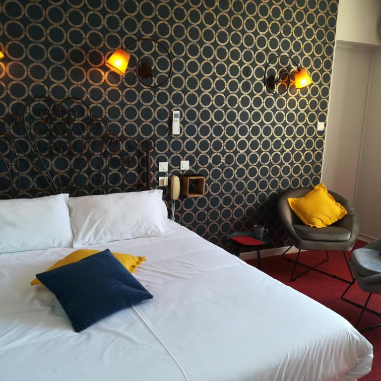 Le Régence - Chambre Double Supérieure - Vue sur Rhône - 2