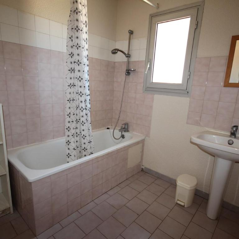 A quelques pas de la plage Belle Maison de vacances, 6 à 8 couchages, 3 chambres, balcon, jardin, parking, 50 m de la mer- PORTIRAGNES PLAGE LXBOSQD - Maison 3 Chambres - 17
