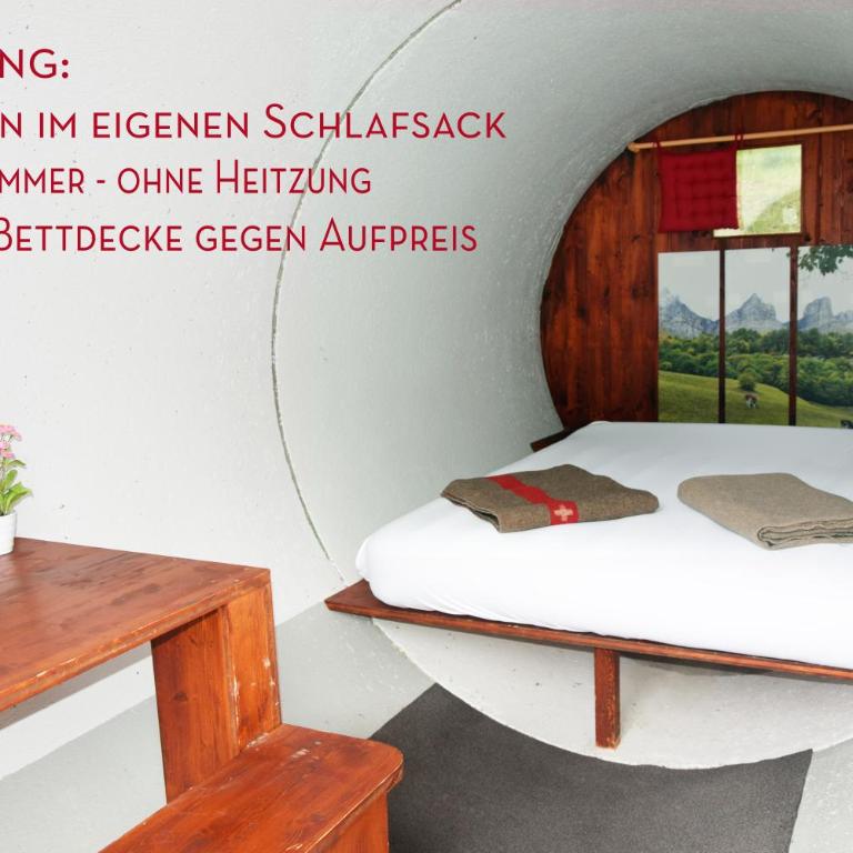 Campingplatz mit Restaurant & Sportarena Leukerbad - Bungalow mit Gemeinschaftsbad und Zugang zur Sport Arena - 2