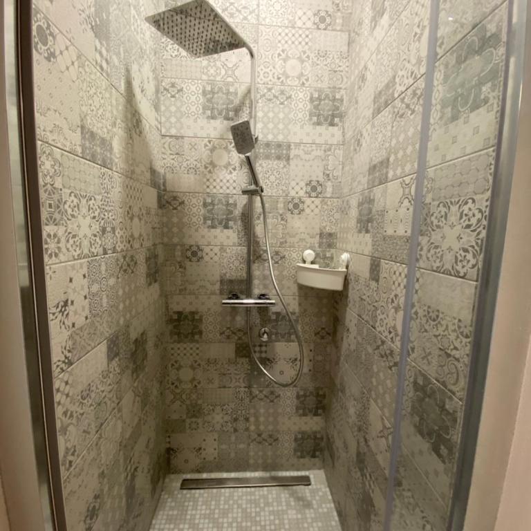 Villa Tara - Three-Bedroom Apartment - 11
