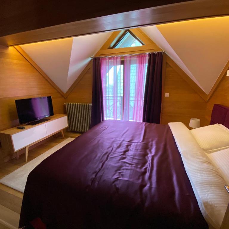 Villa Tara - Three-Bedroom Apartment - 14