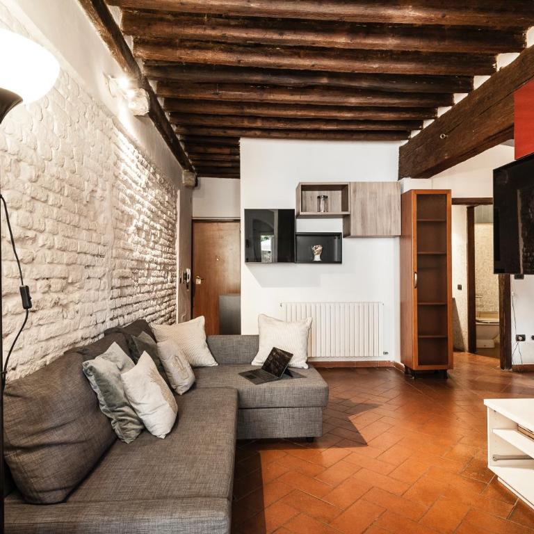 Hostly - Garden House near the Tower - Historical house with Private Garden - Appartamento con Vista Giardino - 9