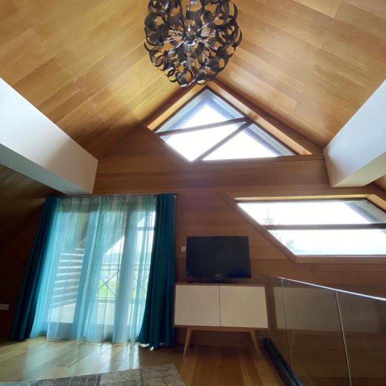 Villa Tara - Three-Bedroom Apartment - 4