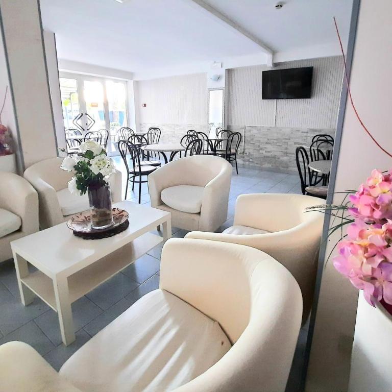 Hotel Bing - Camera Familiare con Balcone - 5