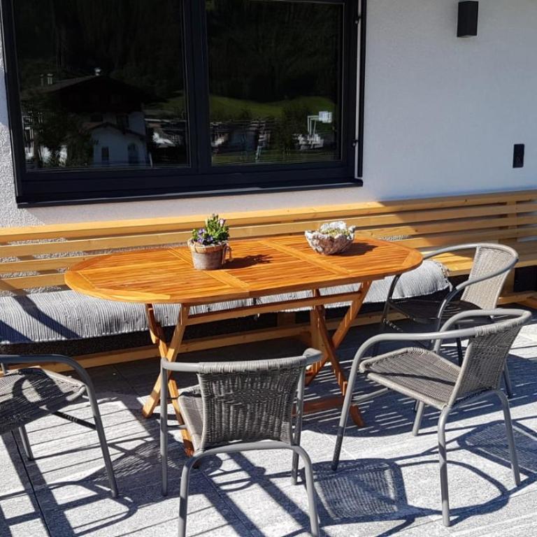 Alpenchalet "DAHOAM" - Apartment mit 3 Schlafzimmern - 2