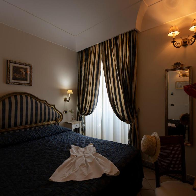 Amalfi Old Square room & apartments , 73 steps from the street - Camera Matrimoniale Superior con Vista Mare - 12