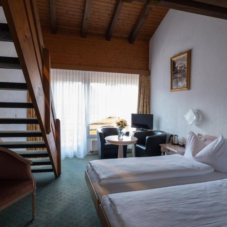 Hotel Chalet Swiss - Family Quad Room with Balcony - 3