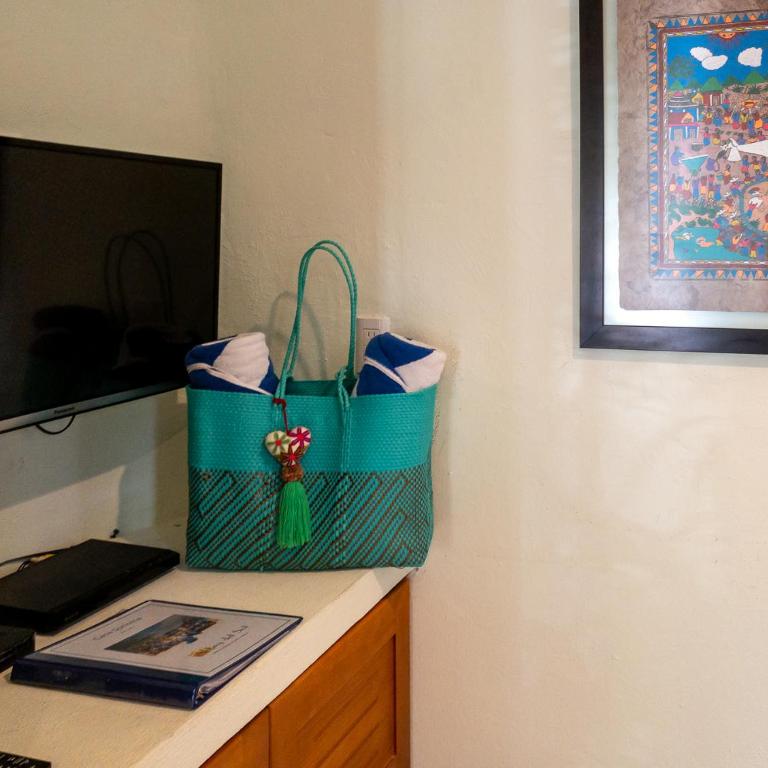 Casa Sonoma - Charming Condos Minutes from Beach & Reef - Queen Studio - 13