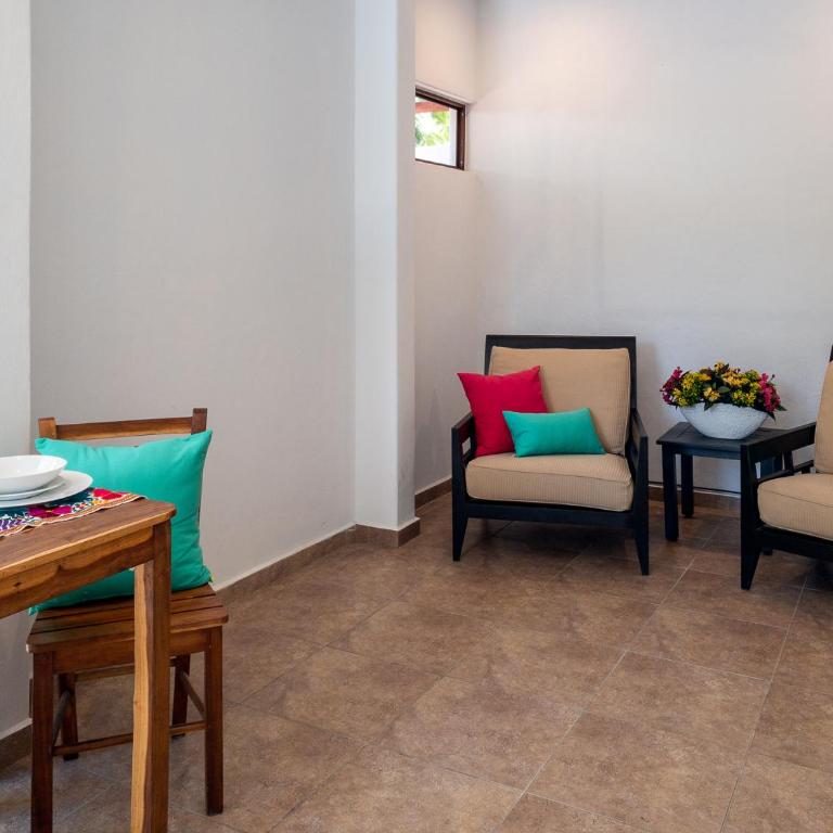 Casa Sonoma - Charming Condos Minutes from Beach & Reef - Studio Apartment with King Bed - 3