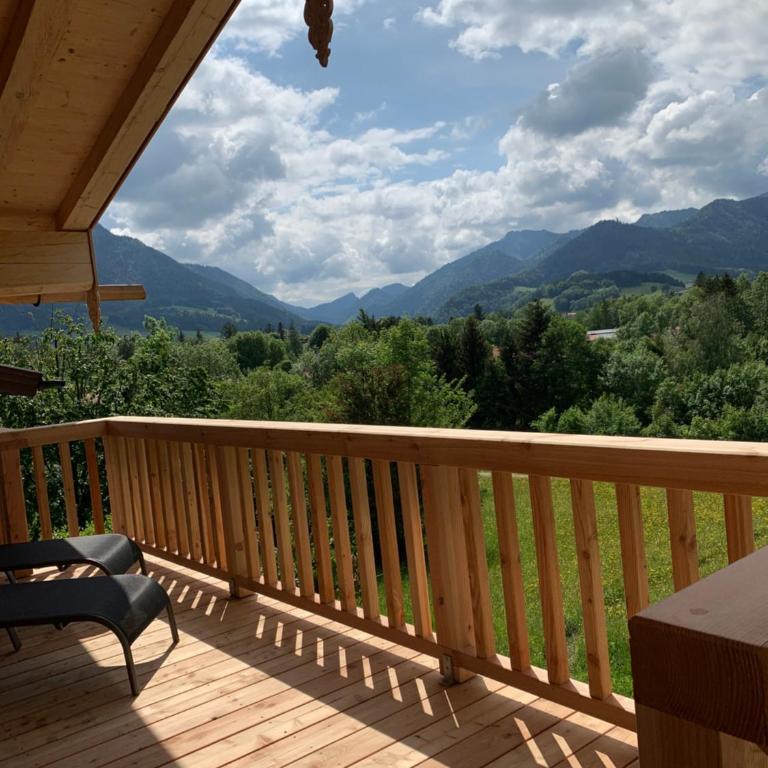 BERGSUCHT-Ruhpolding, Traumlage am sonnigen Südhang, kostenlose Parkplätze, schnelles WLAN, ruhige Sackgasse, NETFLIX inklusive - Chalet mit 3 Schlafzimmern - 3