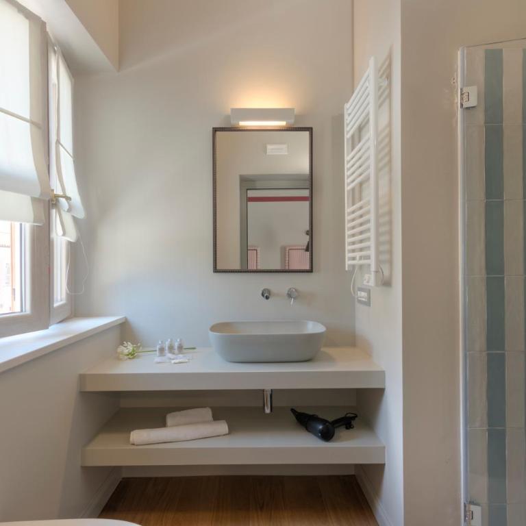 Diecidodici BoutiqueRooms - Camera Tripla Superior con Vista Mare - 4