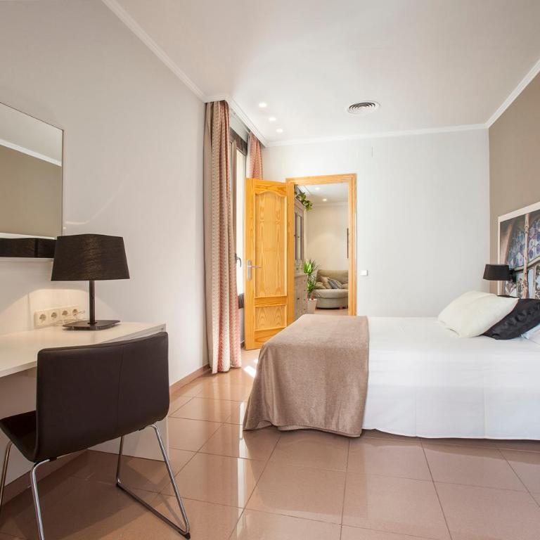 BCNGOTIC 11 - Three-Bedroom Apartment - 6