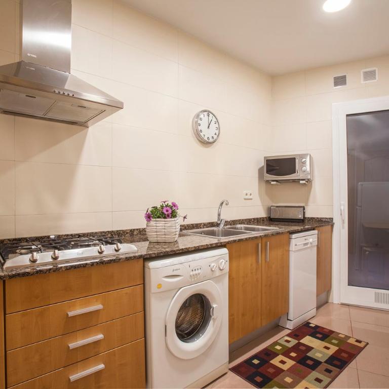 BCNGOTIC 11 - Three-Bedroom Apartment - 11