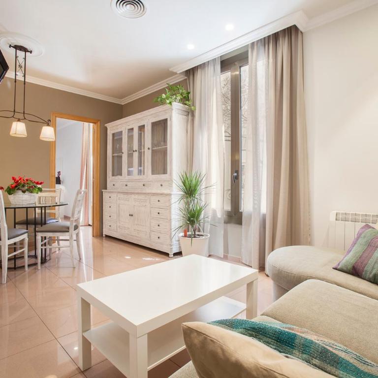BCNGOTIC 11 - Three-Bedroom Apartment - 17