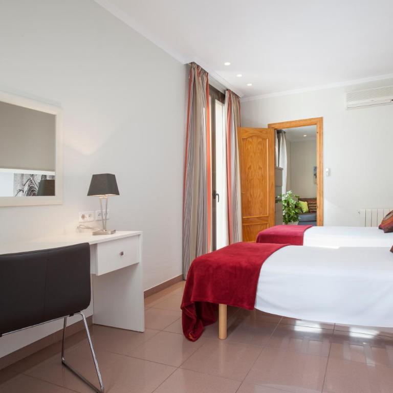 BCNGOTIC 31 - Three-Bedroom Apartment - 4