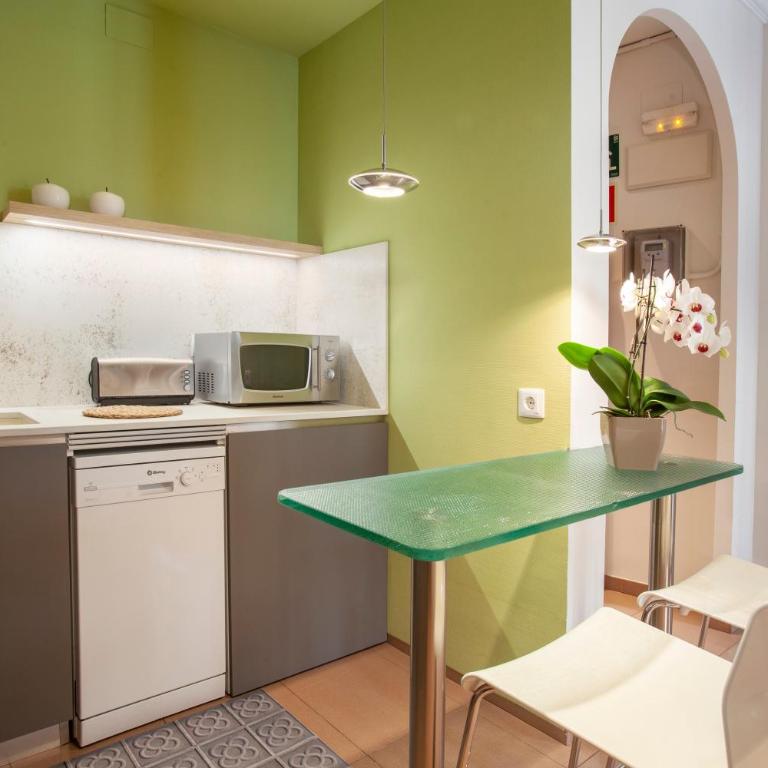 BCNGOTIC 41 - Three-Bedroom Apartment - 13