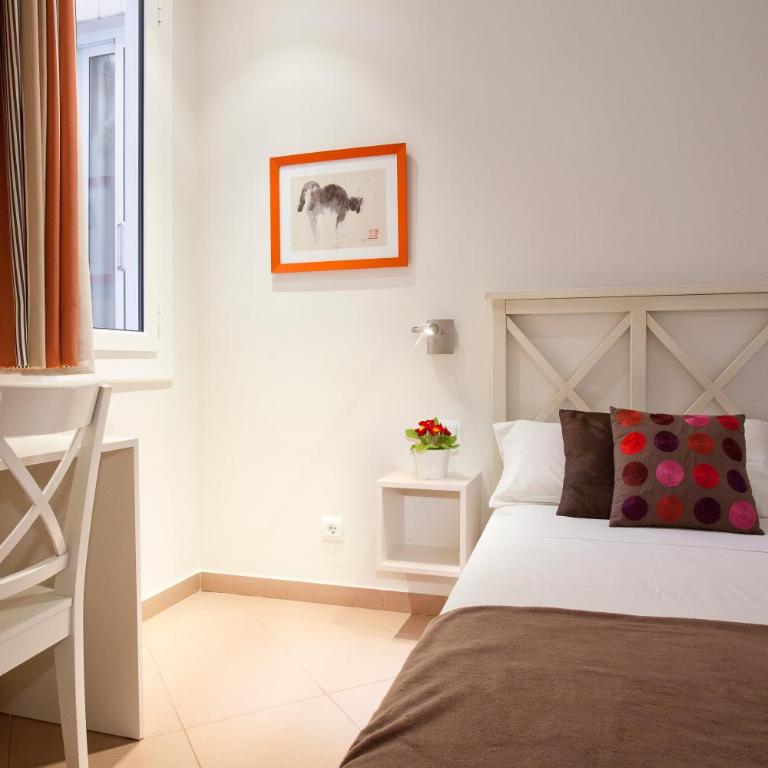 BCNGOTIC 33 - Three-Bedroom Apartment - 4