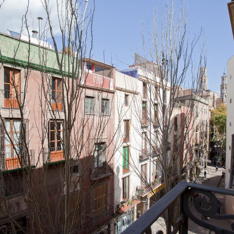 BCNGOTIC 33 - Three-Bedroom Apartment - 8