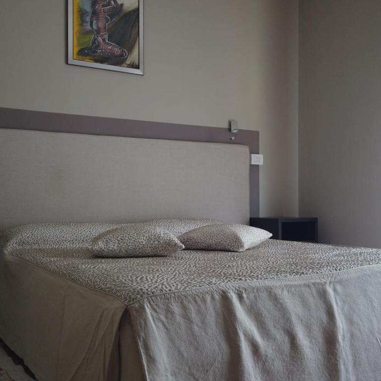 Hotel Cristina - Camera Matrimoniale/Doppia con Letti Singoli - 2