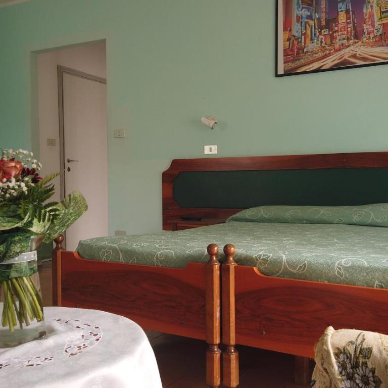Hotel Cristina - Camera Matrimoniale/Doppia con Letti Singoli con Bagno Privato Esterno - 2