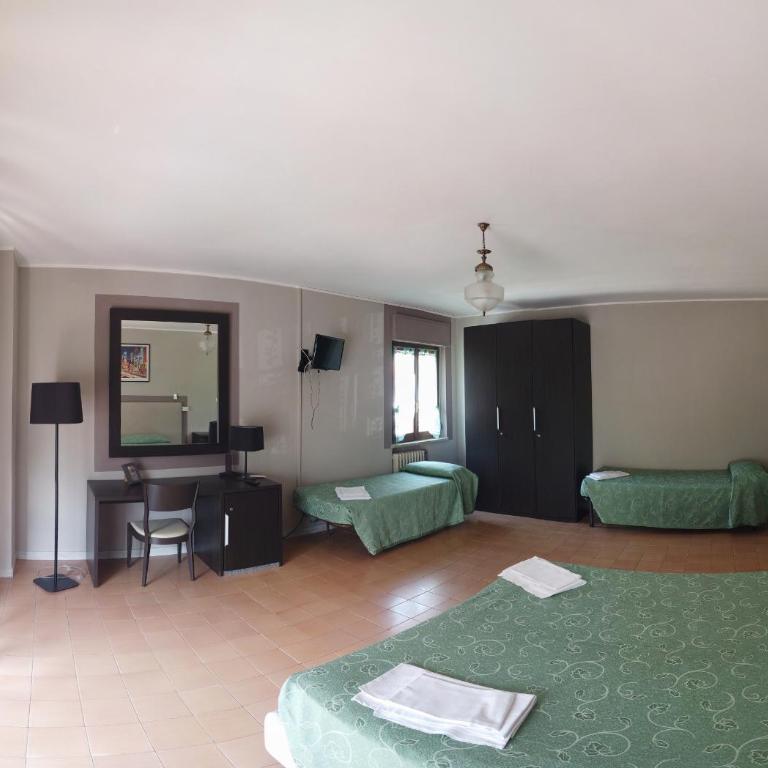 Hotel Cristina - Camera Familiare con Balcone - 3