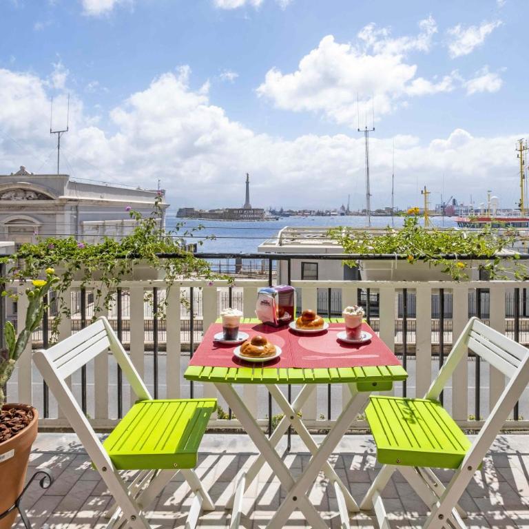 Miti Dello Stretto B&B - Double Room with Balcony and Sea View - 2