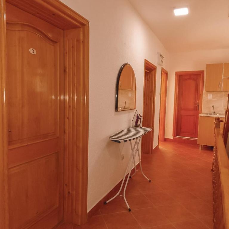 Guest house Naser - Trokrevetna Soba s Bočnim Pogledom na More - 10