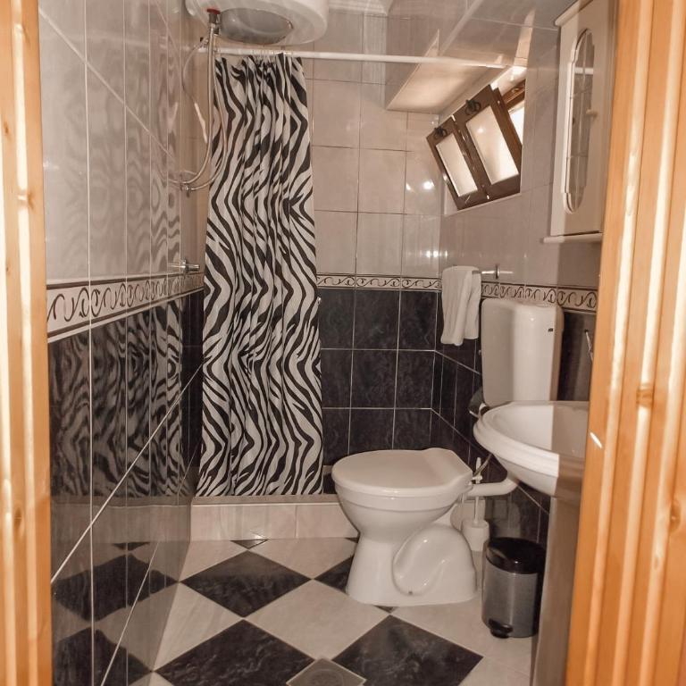 Guest house Naser - Dvokrevetna Soba sa Bračnim Krevetom - 7