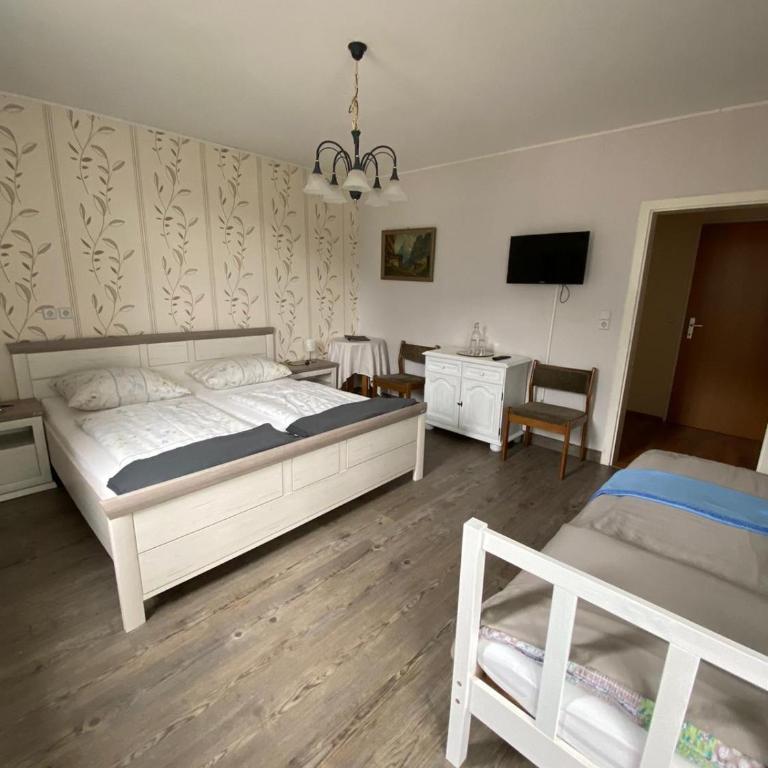 Gasthaus Zum Stadtwald - Dreibettzimmer - 9