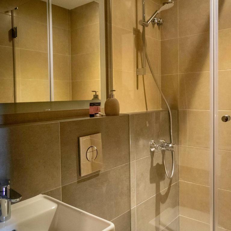 Pension Ciudadela - Habitación Familiar con baño privado - 17
