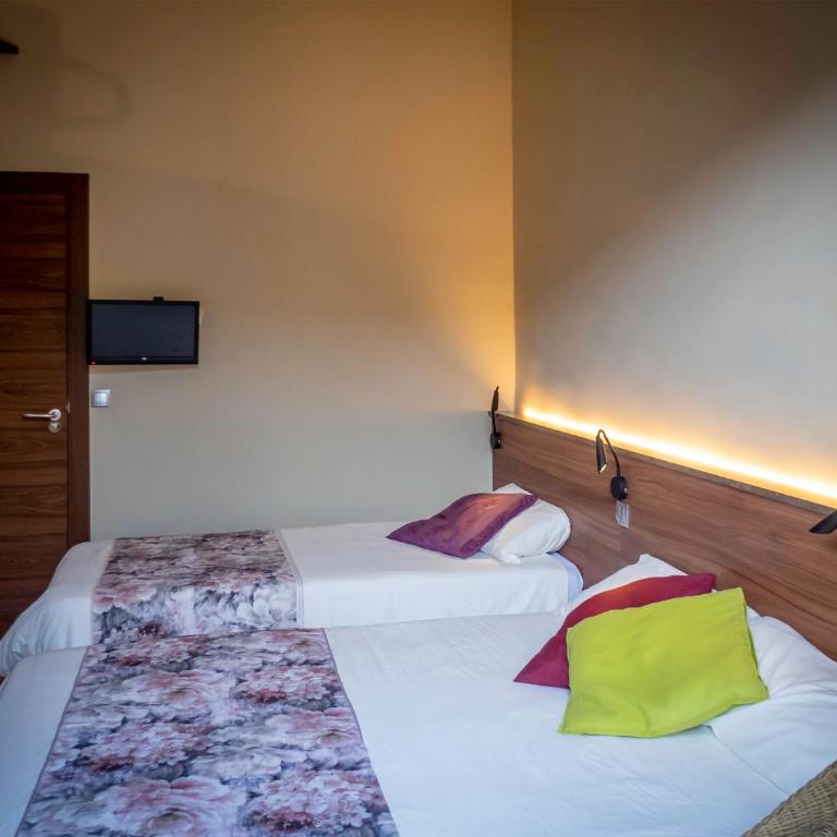 Pension Ciudadela - Habitación Doble con cama supletoria y baño privado - 13