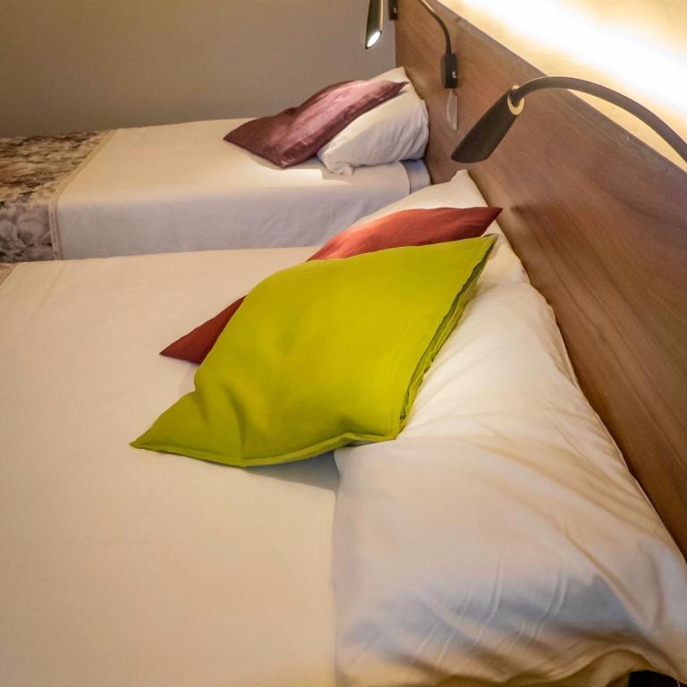 Pension Ciudadela - Habitación Doble con cama supletoria y baño privado - 16