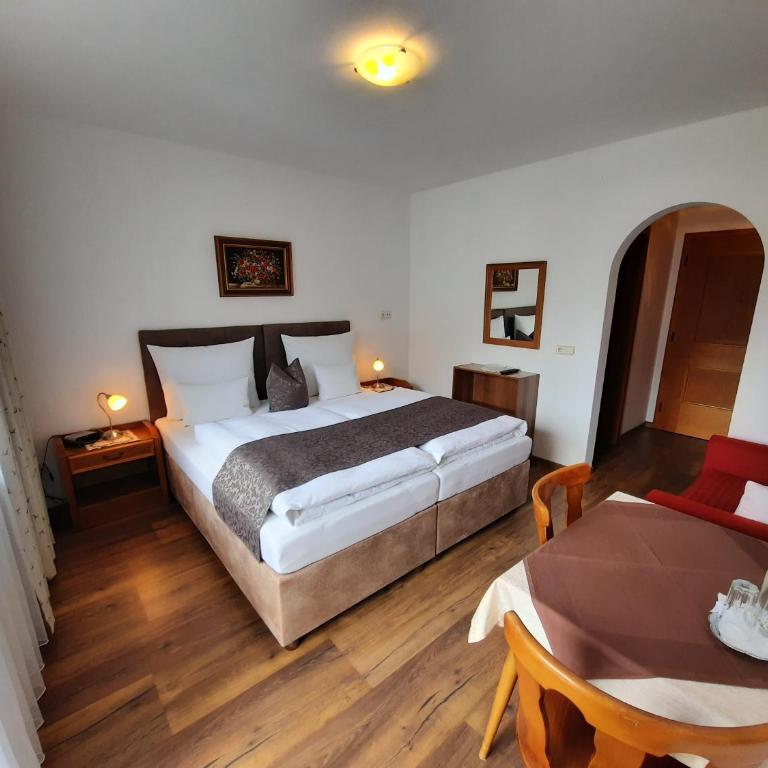 Gästehaus Burgi - Doppelzimmer - 4