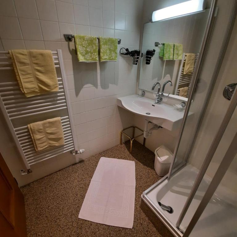 Gästehaus Burgi - Doppelzimmer - 8