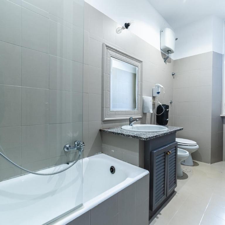 YellowSquare Rome - Posto Letto in Dormitorio Misto da 4 Letti con Bagno Interno - 3