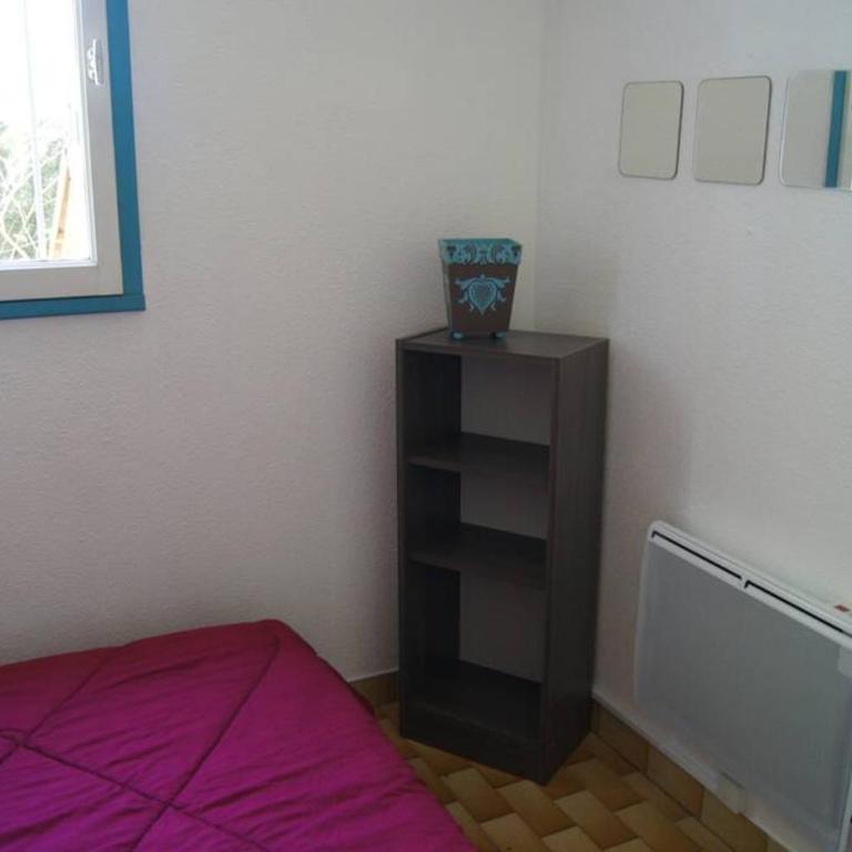 Lara 6 - Grand T2 Terrasse Loggia - WC indép - Parking - Quartier calme entre centre-port et île des Loisirs plage Richelieu - Appartement 2 Chambres - 13