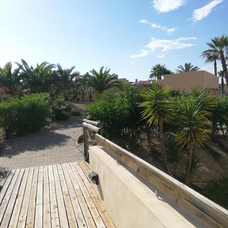 BAJO con JARDÍN PROPIO EN VALLE DEL ESTE GOLF!! - Apartamento de 2 dormitorios - 40