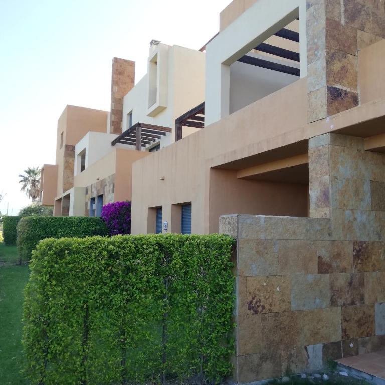 BAJO con JARDÍN PROPIO EN VALLE DEL ESTE GOLF!! - Apartamento de 2 dormitorios - 8