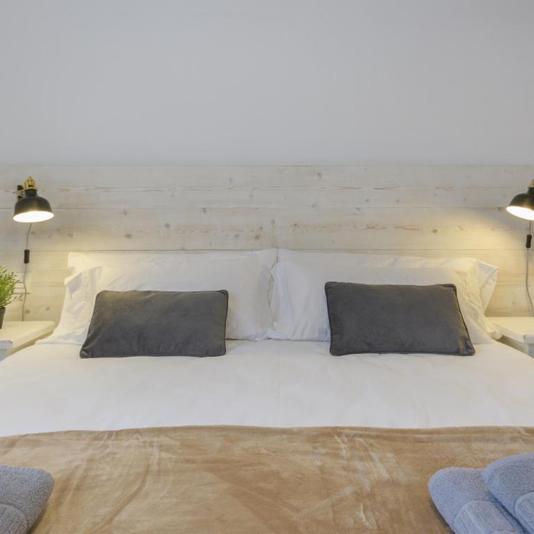 ALIZUTH HOME - Three-Bedroom House - 14