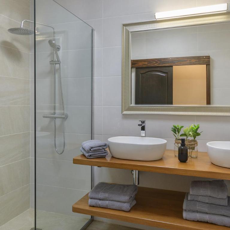 ALIZUTH HOME - Three-Bedroom House - 19