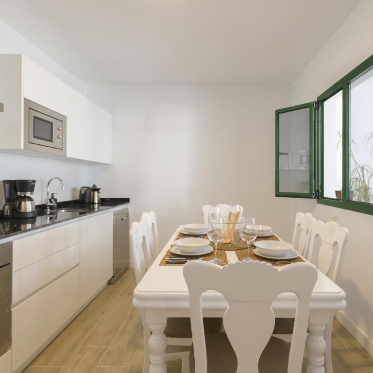 ALIZUTH HOME - Three-Bedroom House - 9
