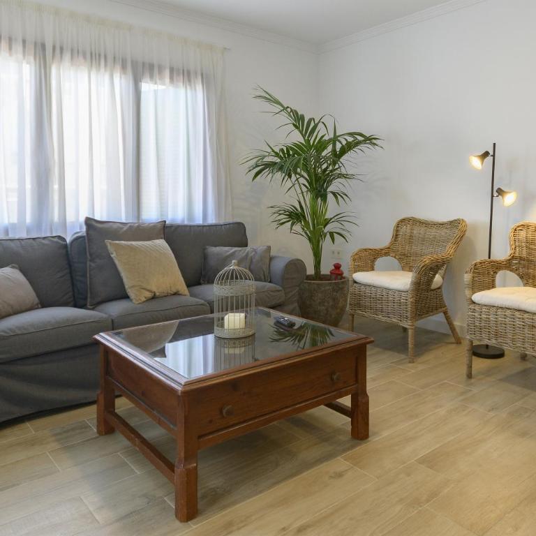 ALIZUTH HOME - Three-Bedroom House - 6