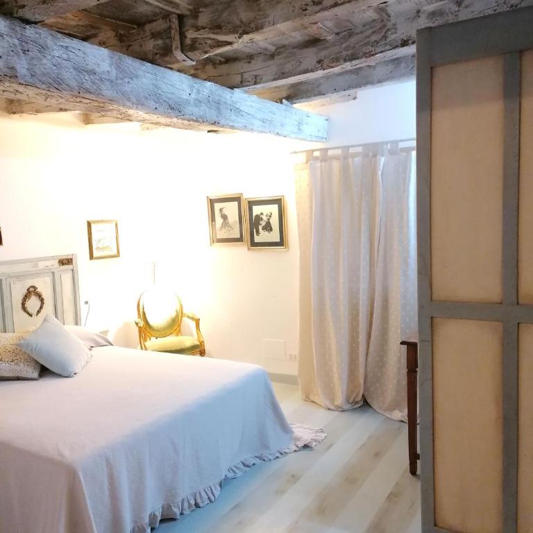 Corte delle Camelie Bed and Breakfast - Double Room with Private Bathroom - 9