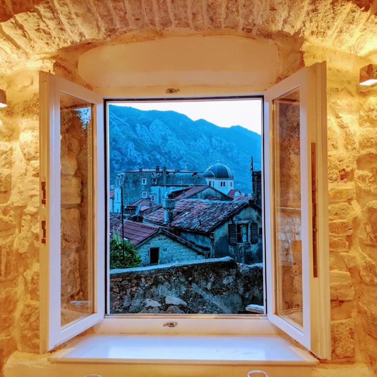 Romantic Rooftop View Hideaway- Old Town Nr 404 - One-Bedroom Apartment - 9